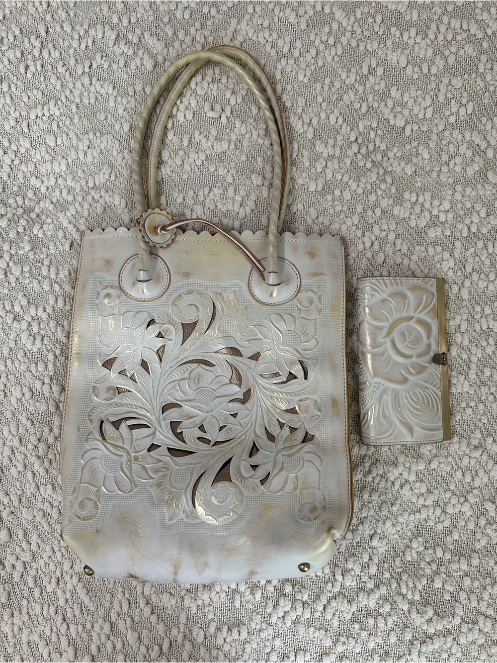 Patricia Nash White Gold Cutout Tooled Leather Scalloped Tote Purse & Wallet Set